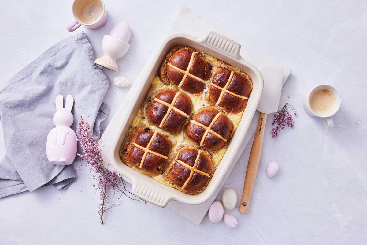 Osterauflauf in weißer Backform von LeCreuset