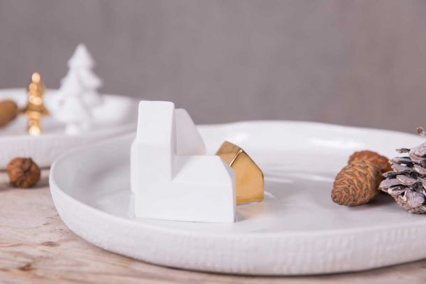 dekorative Porzellanteller mit Winterlandschaft