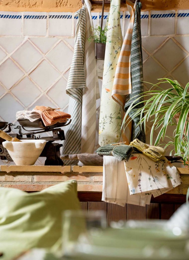 Geschirrtücher, Stoffservietten, Tischwäsche und Stofflappen in Frühlingsfarben