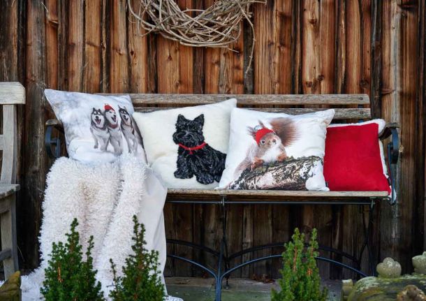 Winterliche Kissen mit Tiermotiven, Hund, Eule, Eichhoernchen