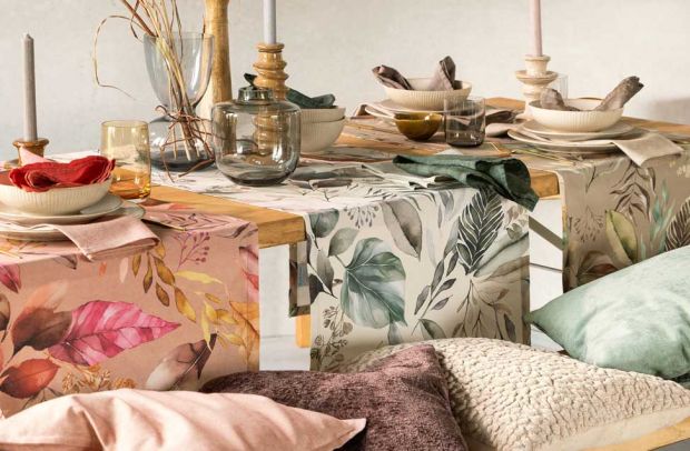 Tischdecke und Kissen mit herbstlichen Motiven